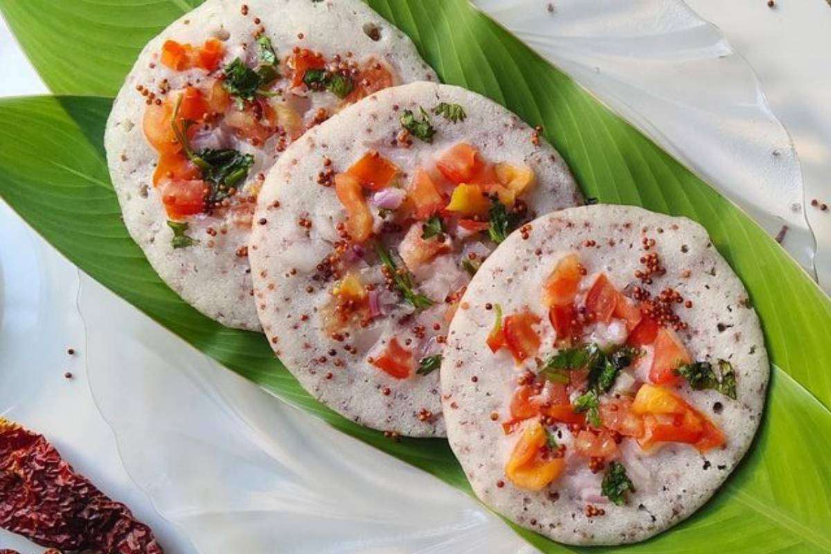Instant Atta Uttapam Recipe: नाश्ते में बनाएं इंस्टेंट आटे का उत्तपम, स्वाद में लाजवाब और हेल्दी भी 2 Instant Atta Uttapam Recipe For Breakfast 1 Min