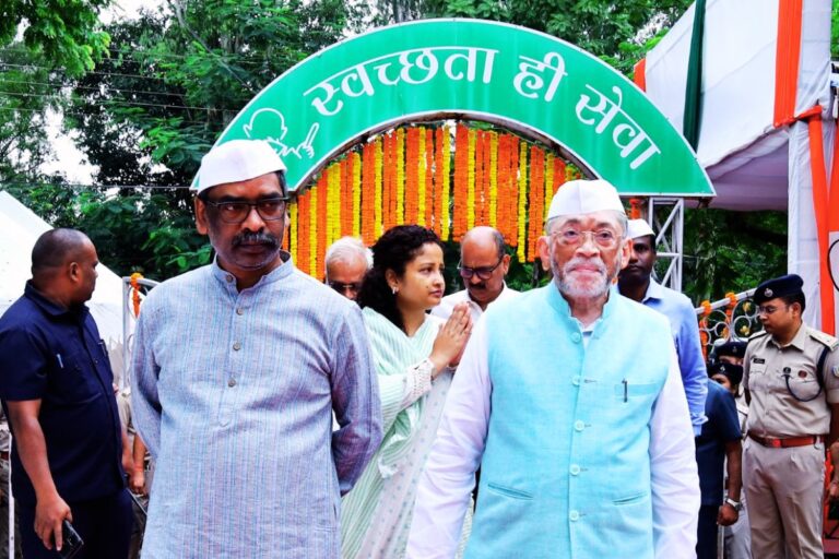 जयंती पर याद किये गये गांधी और शास्त्री, झारखंड के गवर्नर संतोष गंगवार और सीएम हेमंत सोरेन ने दी श्रद्धांजलि
