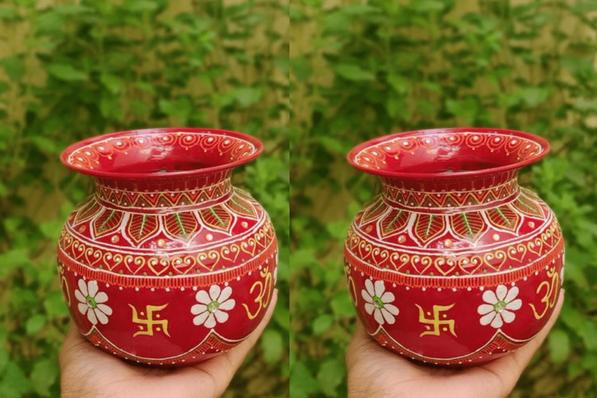 Karwa Chauth Kalash Design: करवा चौथ पर देखें सबसे खूबसूरत और खास कलश डिजाइन, जो आपकी पूजा थाली को बनाए शानदार 2 Karwa Chauth Kalash Design