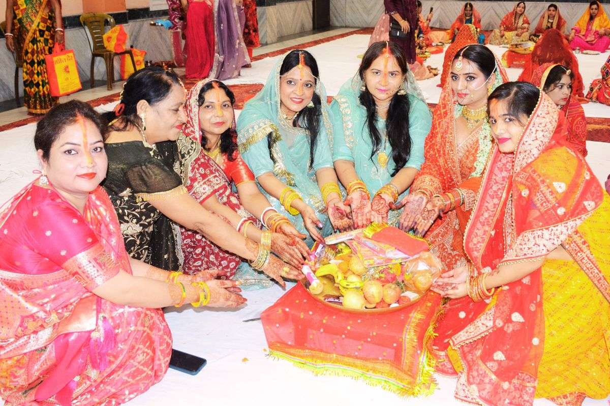 Karwa Chauth in Jharkhand News Today Dhanbad