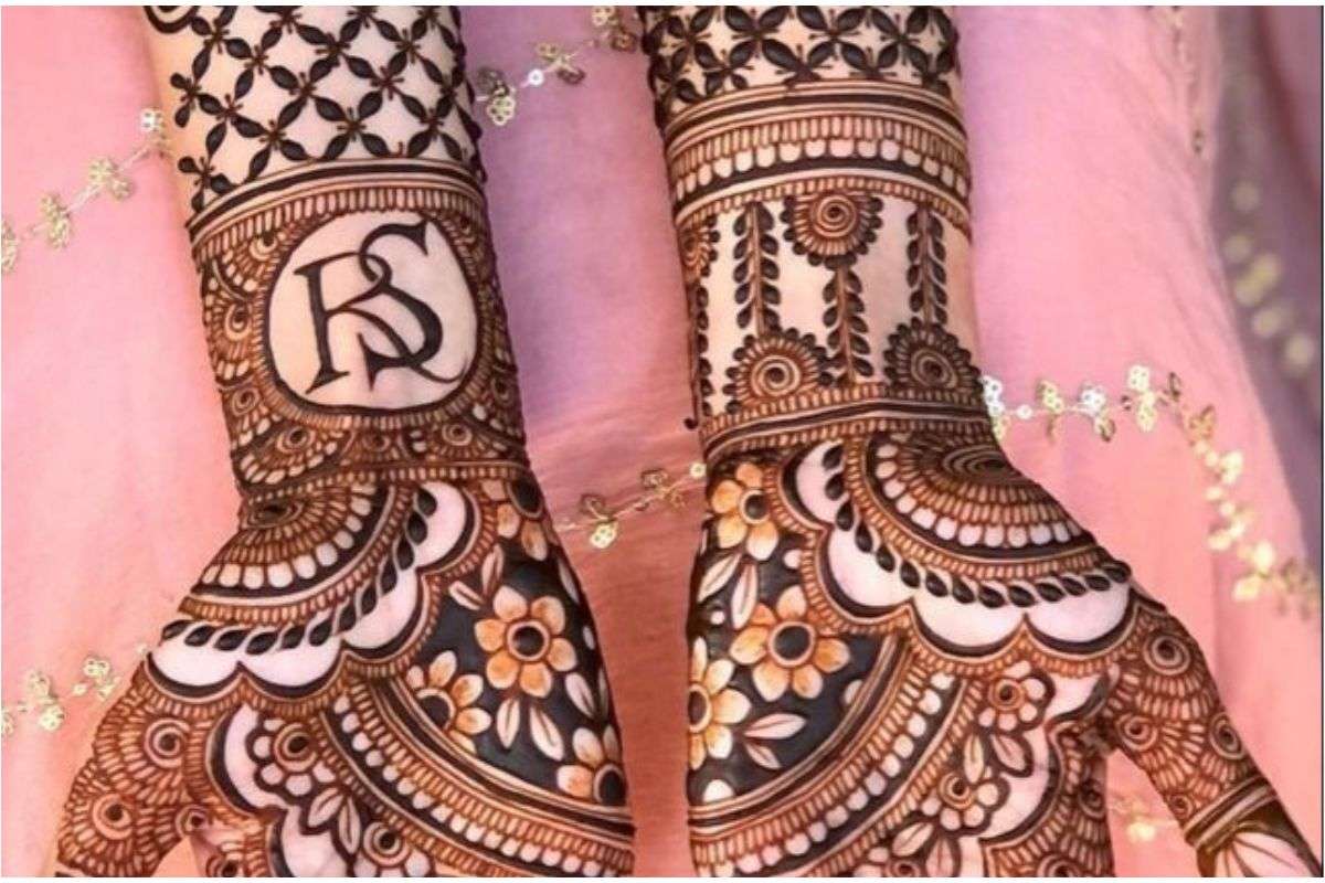 Latest Karwa Chauth Mehndi Designs: पति के नाम से सजाएं हथेलियां, देखें लेटेस्ट मेंहदी डिजाइन्स 7 Latest-Karwa-Chauth-Mehndi-Designs-मंडला डिजाइन में नाम