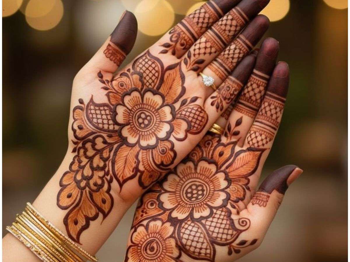 Simple Mehndi Design For Chhath Puja 2025: आप भी बनाएं ये आसान मेहंदी डिजाइन और छठ पूजा में दिखाएं हाथों की खूबसूरती 2 Latest Mehndi Designs For Diwali 2 1