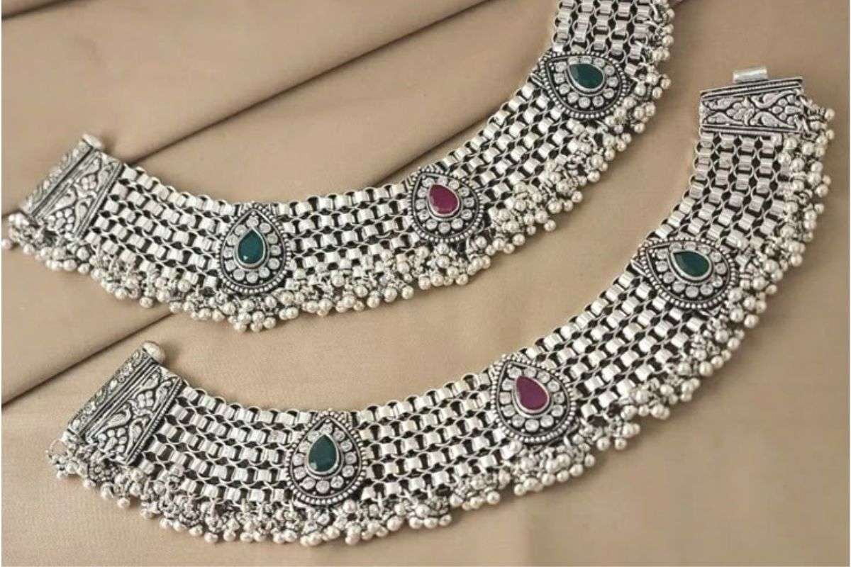 Latest Silver Jewelry For Dhanteras: गोल्ड महंगा है तो क्या,इस बार धनतेरस पर खरीदें चांदी की ये लेटेस्ट और यूनिक ज्वेलरी 1 Latest Silver Jewelry For Dhanteras
