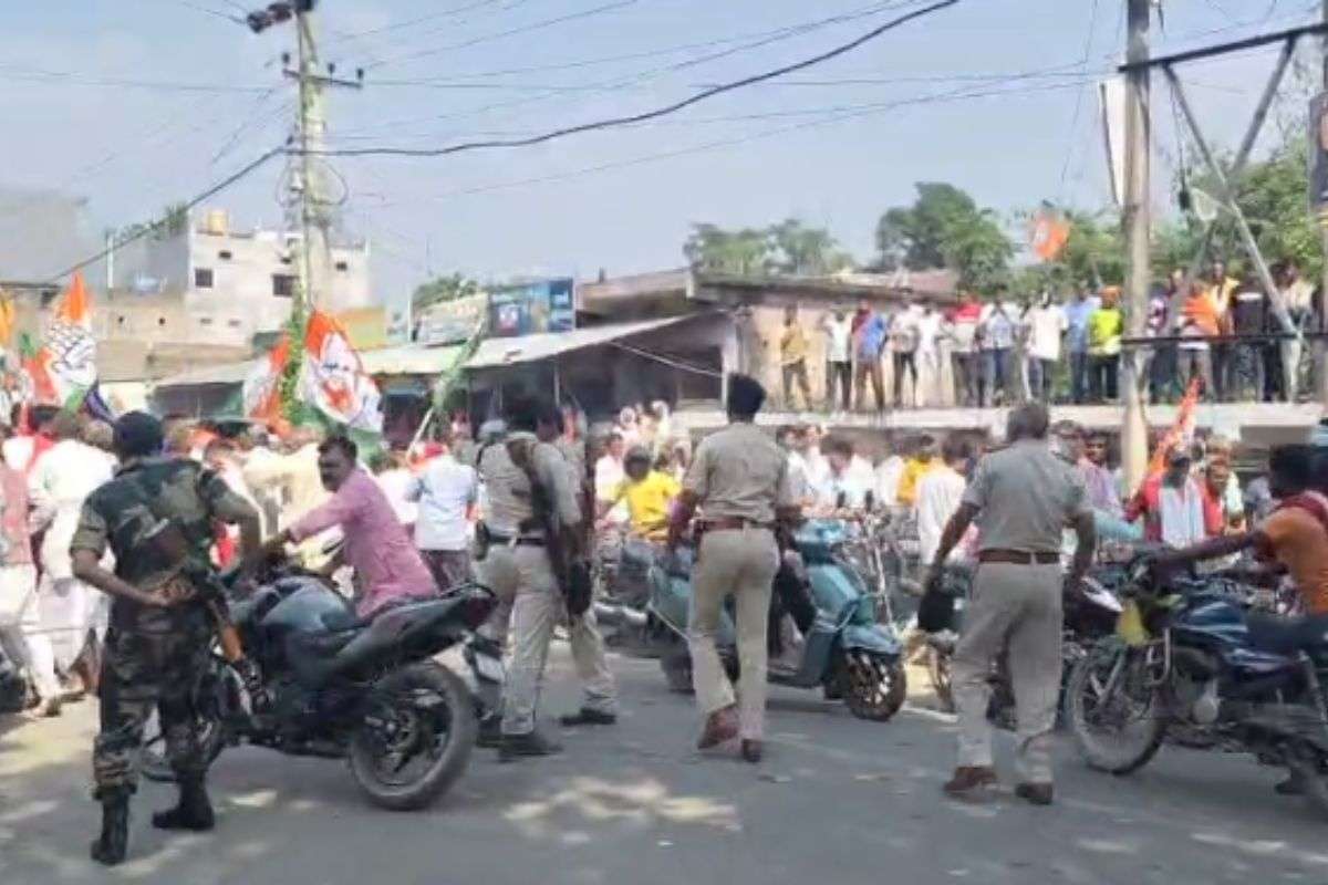 Lathicharge on violation of Model Code of Conduct in Begusarai