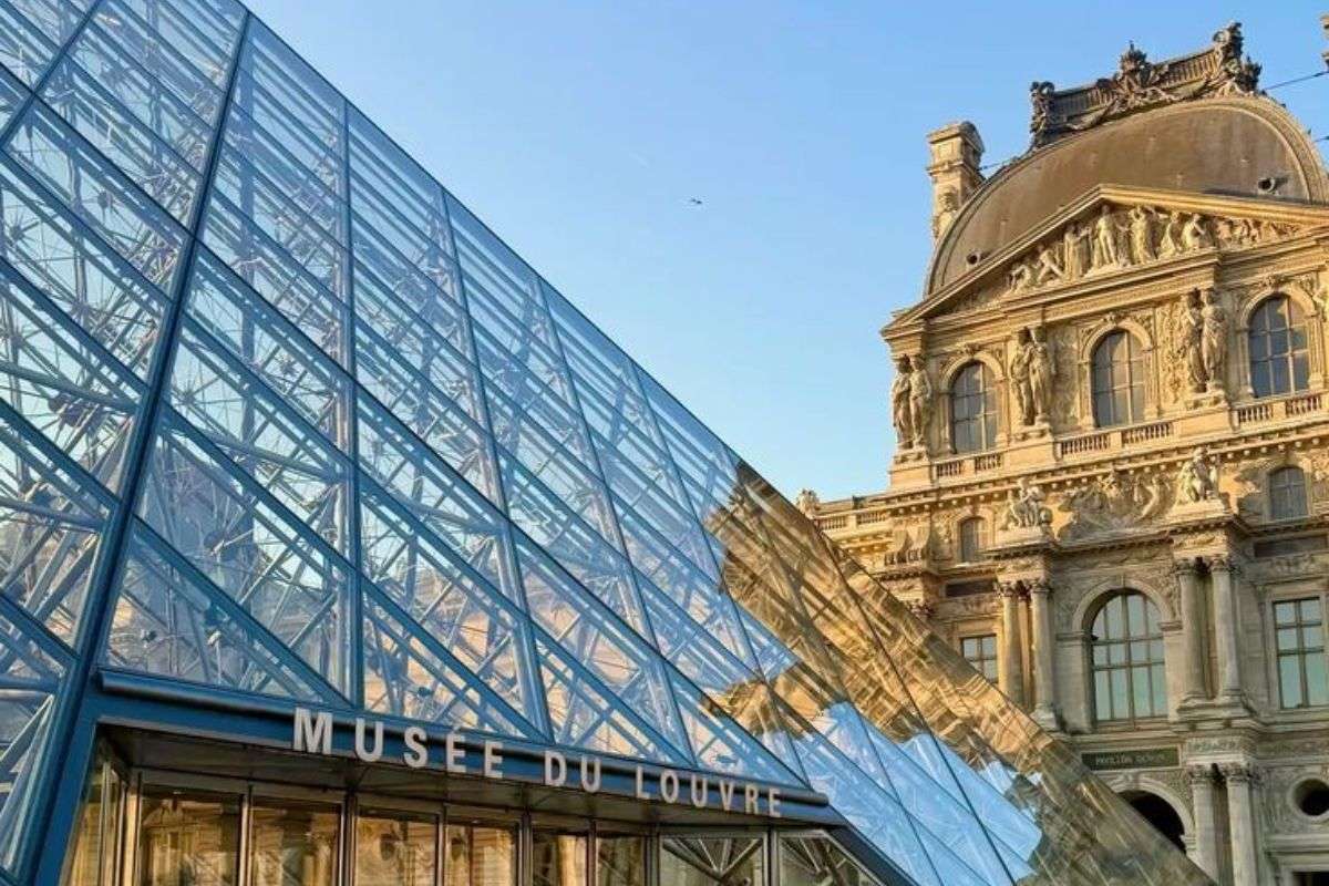 Louvre Museum Biggest Heists Paris France