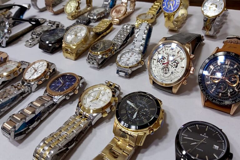 Luxury Watch: बाजार में छा गईं लग्जरी घड़ियां, तेजी से बढ़ रहा क्रेज
