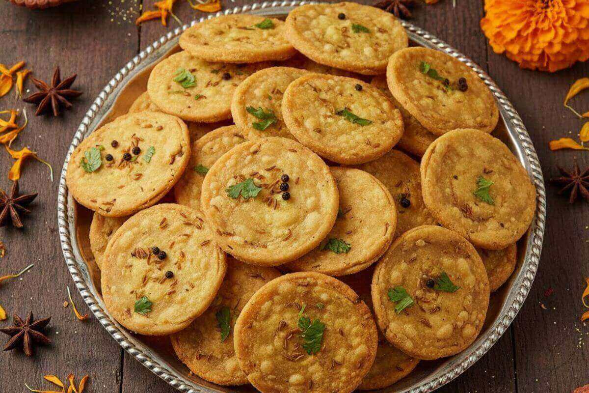 Namkeen Mathri Recipe For Diwali