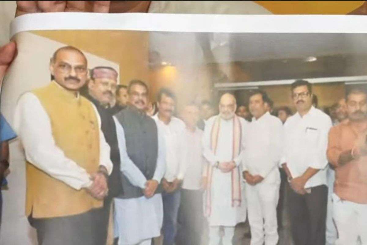  Prashant Kishore showing photo of Jan Suraj candidate with  Home Minister