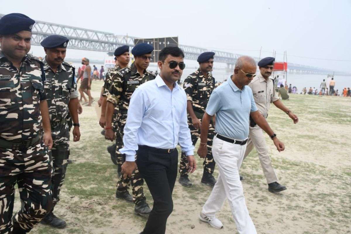 Chhath: बेफिक्र होकर मनाइए त्यौहार, आपकी सुरक्षा के लिए घाटों पर Ssb रहेगी तैनात 1 Ssb Frontier Headquarters Ig Nishit Kumar Inspecting At Ganga Ghats