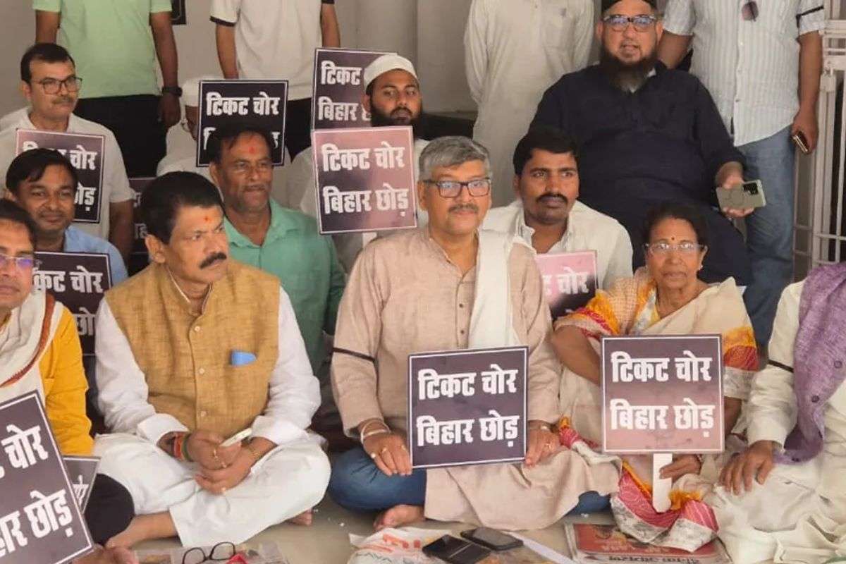 Congressmen sitting on dharna
