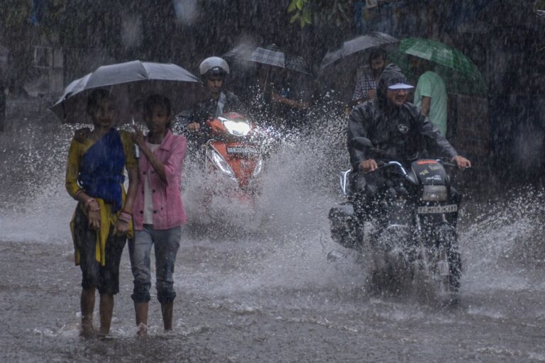 Cyclone Alert: अरब सागर में हलचल, 20 अक्टूबर तक चक्रवाती तूफान की संभावना, इन राज्यों में भयंकर बारिश  
