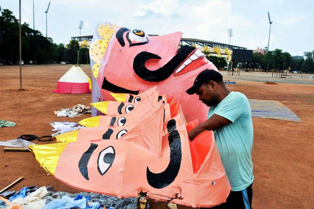 Ranchi Me Ravan Dahan: रांची में 5 जगह जलेगा रावण, कहीं लंकेश की आंख से निकलेगी  चिंगारी, तो कहीं लहूलुहान होगा दशानन