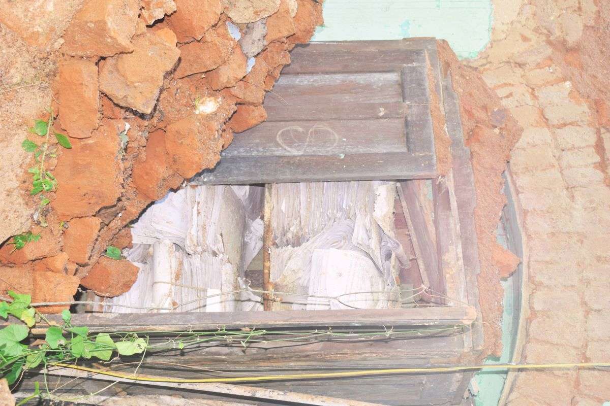 झरिया उप-डाकघर का पुराना भवन ध्वस्त, इंटरनेट की लाइन खराब, काम ठप 3 Sub Post Office Collapsed In Jharia Dhanbad