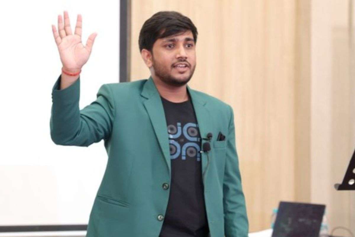 Success Story of Durvesh Yadav in Hindi