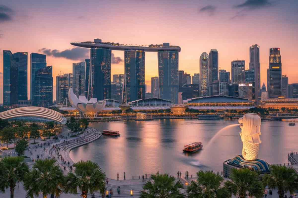 Two Indians Jailed In Singapore for stealing jewelry and money from prostitutes