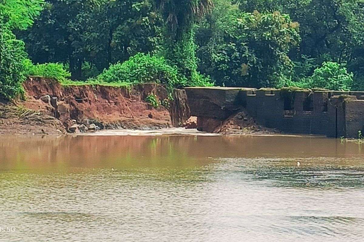 Weather Jharkhand Pond Guard Wall Washed Away