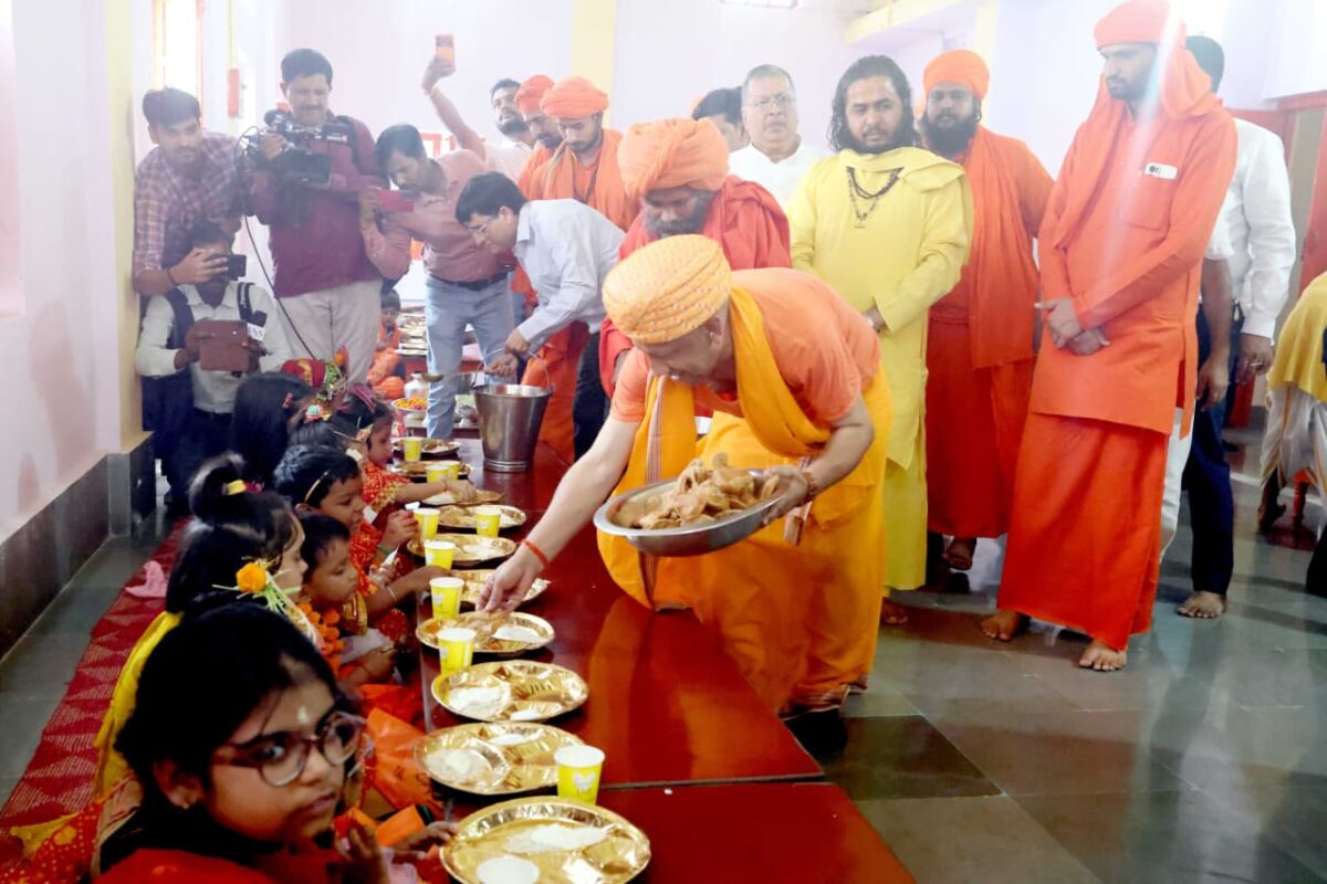 Cm Yogi In Kanya Pujan