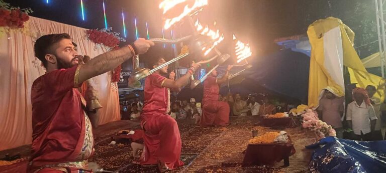 प्रतिमा विसर्जन के जुलूस में थिरके श्रद्धालु