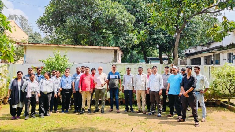 Jamshedpur news. एटीएम गार्ड्स का डब्ल्यूडब्ल्यूएसओ पर शोषण का आरोप, विधायक से शिकायत