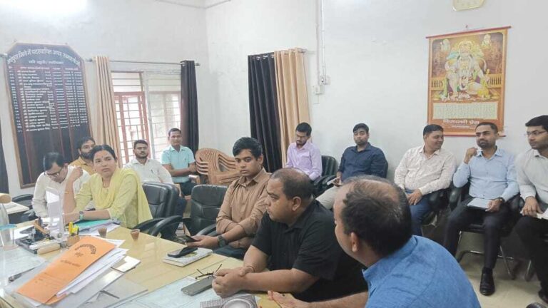 अपर समाहर्ता ने आगामी चुनाव को लेकर नोडल पदाधिकारियों के साथ की बैठक