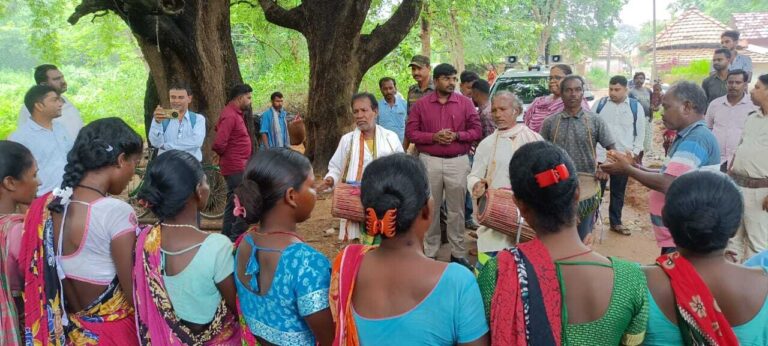 प्रखंडकर्मी लोगों की समस्या सुनकर करें समाधान : डीसी