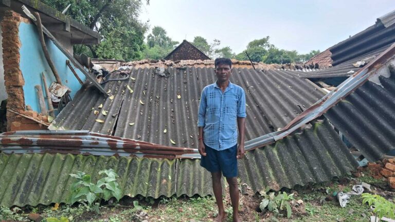 अक्तूबर में बारिश से बढ़ी परेशानी, खेतों में पानी भरने से किसान चिंतित