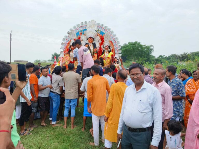 गड़जोड़ी में दुर्गा प्रतिमाओं का किया विसर्जन