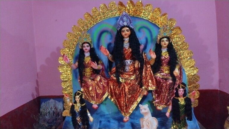 बिंदापाथर में मूर्ति स्थापित कर की गयी  लक्खी पूजा