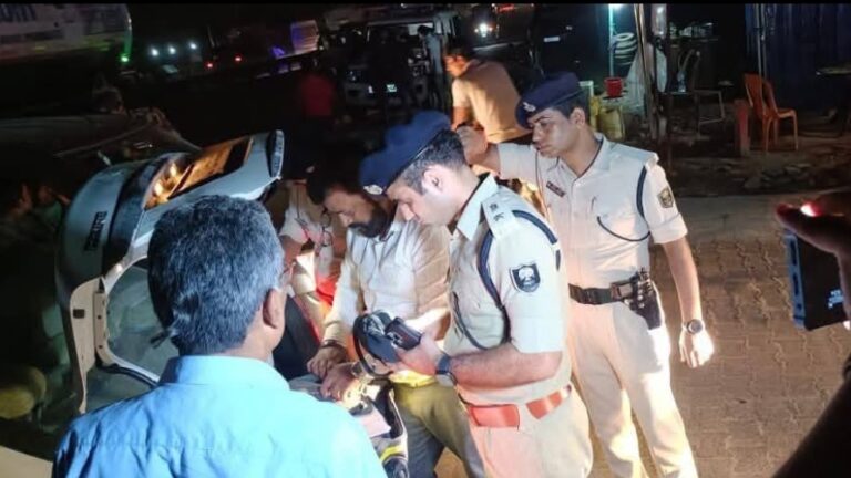 चुनाव से पहले नवादा पुलिस सक्रिय,वाहनों की जांच में वसूले एक लाख 38 हजार रुपये