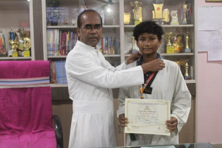 Chaibasa News : संत जेवियर्स स्कूल की अनुष्का ने ताइक्वांडो में जीता कांस्य