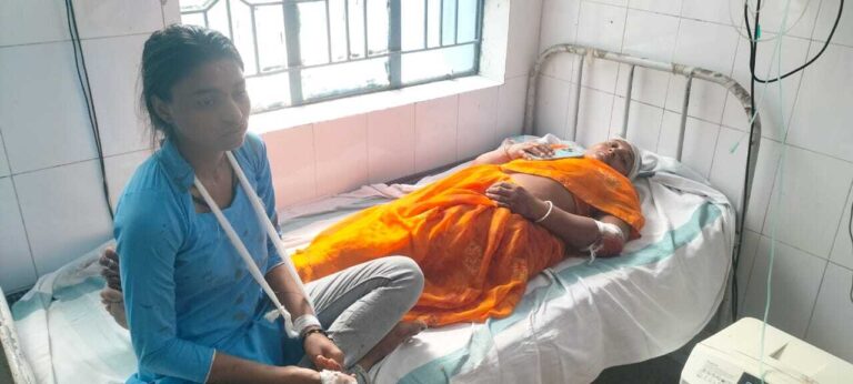 बेटे ने पत्नी के साथ मिलकर मां-बाप और बहन को पीटा, पिता की हालत गंभीर