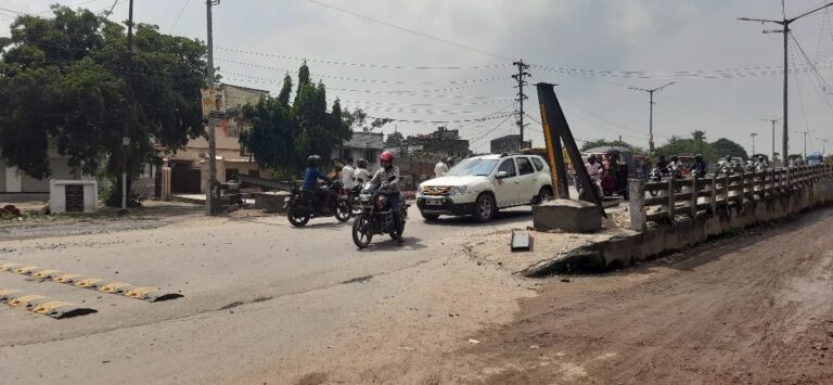 ट्रक-ट्रैक्टर वालों को ओवरब्रिज पर परिचालन बंद रखने का आदेश मान्य नहीं