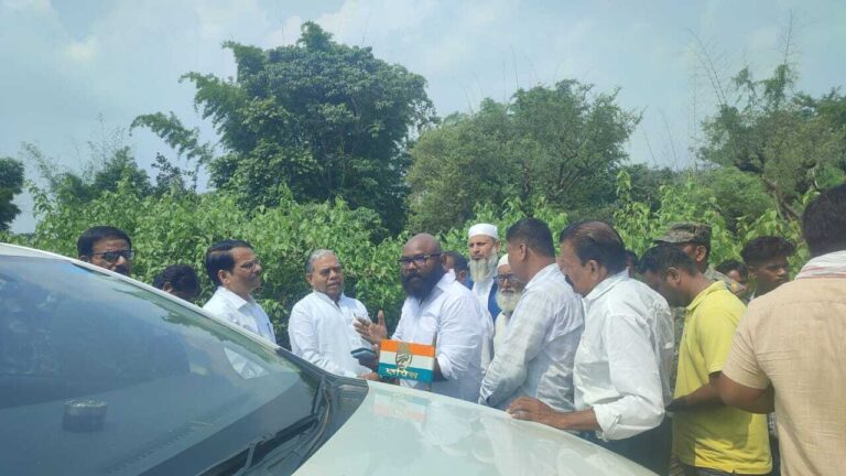 वोट चोर गद्दी छोड़ कार्यक्रम हस्ताक्षर अभियान