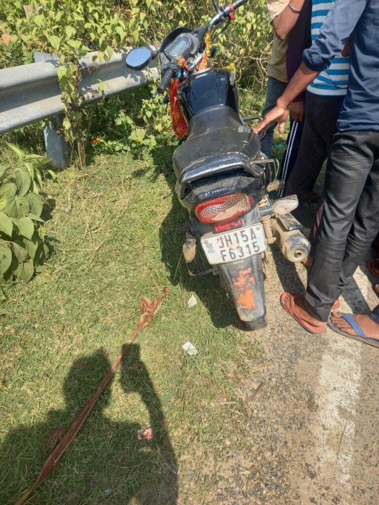 Deoghar news : ट्रेन की चपेट में आने से युवक की मौत