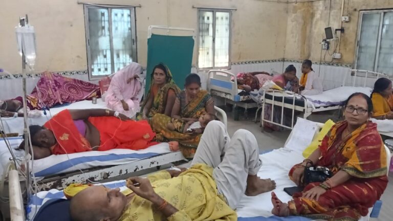 मौसम में बदलाव से बढ़ गयी बीमार लोगों की संख्या, सदर अस्पताल में उमड़ी भीड़