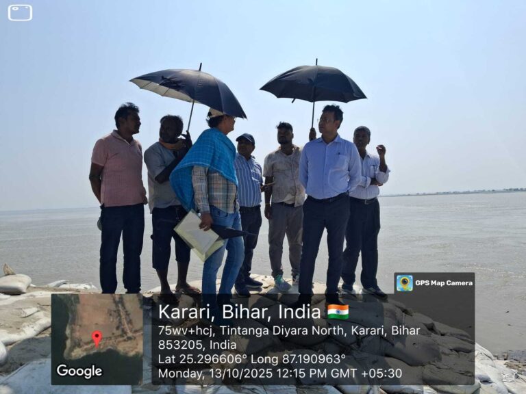 Bhagalpur news अधीक्षण अभियंता ने किया ध्वस्त तटबंध का निरीक्षण