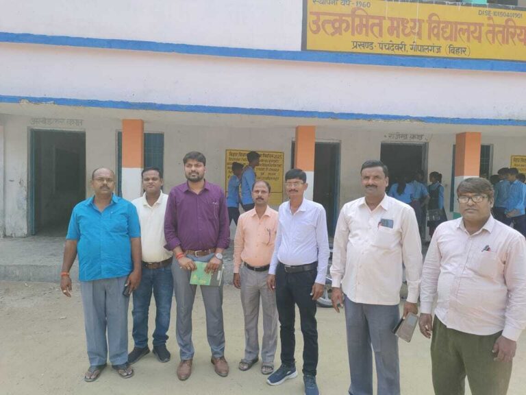 पंचदेवरी में बीडीओ ने किया मतदान केंद्रों का निरीक्षण
