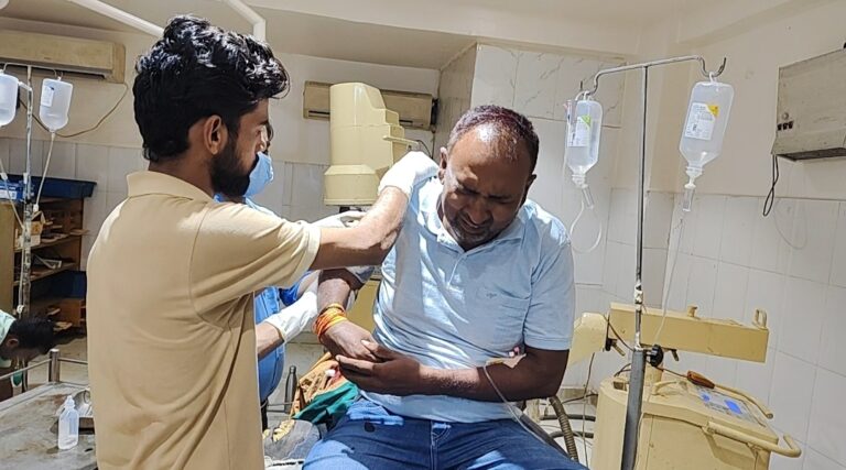 हथियारबंद बदमाशों ने बाइक सवार प्रोपर्टी डीलर को मारी गोली