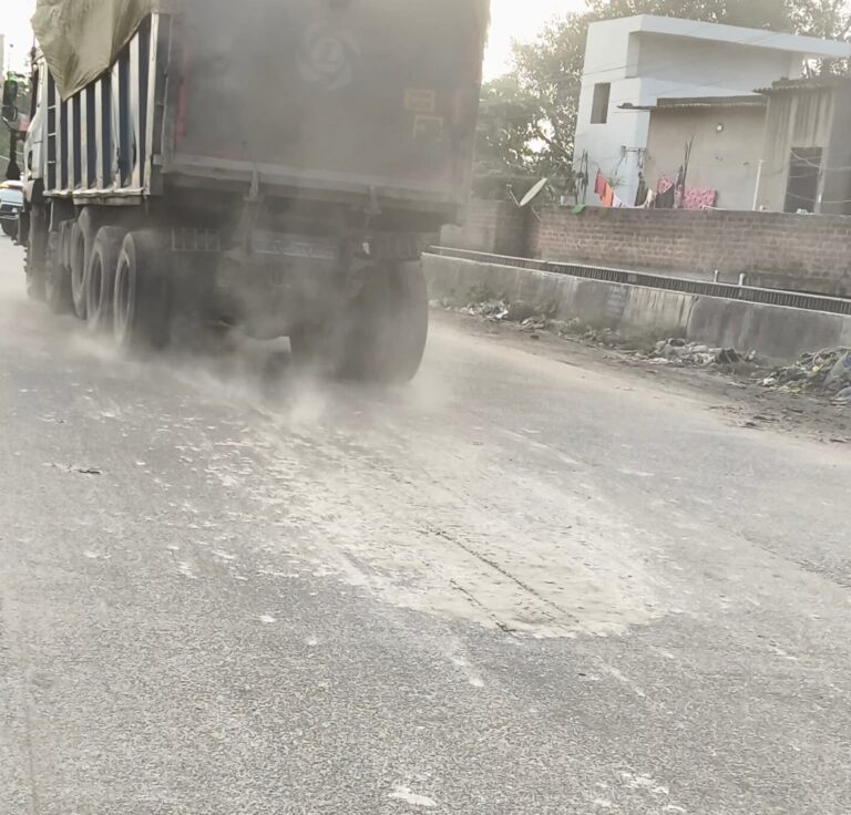 नियमों को ताक पर रख कर जारी है एनटीपीसी के फ्लाइ एश का परिवहन