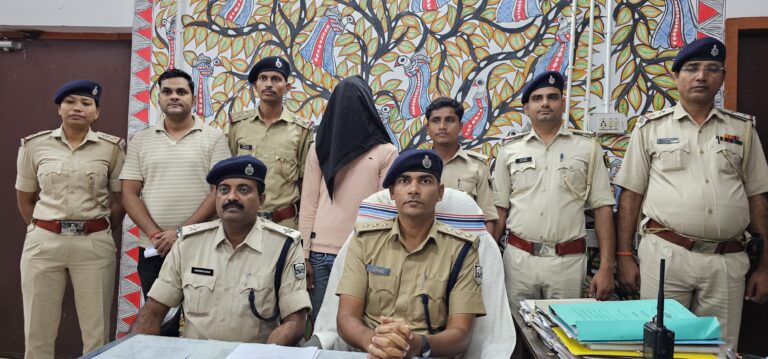 हथियार व कारतूस के साथ तस्कर गिरफ्तार, पहले भी जा चुका है जेल