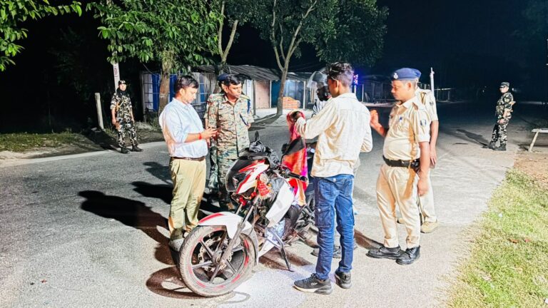 चेकपोस्ट होकर गुजरने वाले सभी वाहनों की लें तलाशी