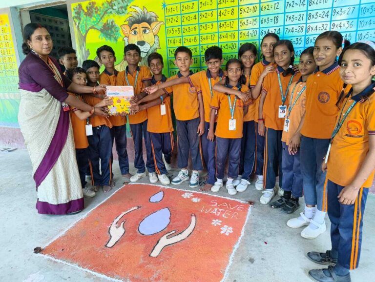 बच्चों ने दिखायी सृजनात्मक प्रतिभा, रंग-बिरंगी रंगोलियों से सजा स्कूल परिसर