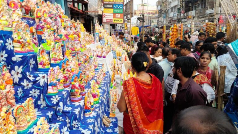 दीपावली आज, बाजार में उमड़ी भीड़, भगवान गणेश व मां लक्ष्मी की होगी विशेष पूजा