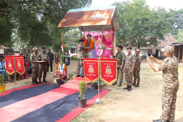 शहीद ईमानुल तोपनो को दी गयी श्रद्धांजलि