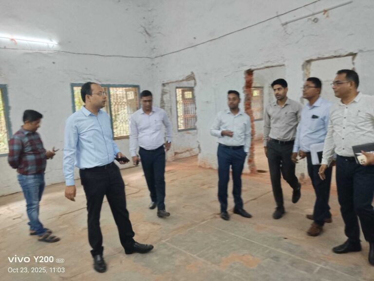 मतदानकर्मियों के प्रस्थान के लिए सुगम मार्ग चिह्नित करें -प्रेक्षक