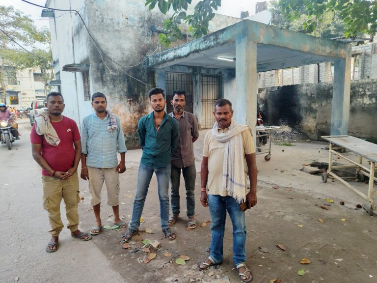 hajipur news. छठ पर मुंबई से घर लौट रहे मजदूर की ट्रेन से गिरकर मौत