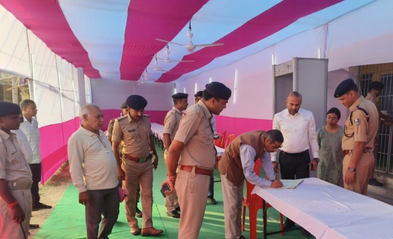 पर्यवेक्षक ने किया डिस्पैच सेंटर का निरीक्षण