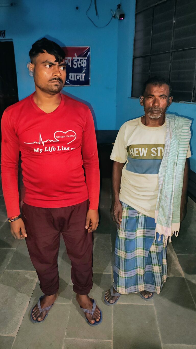 मारपीट मामले में फरार चल रहे पिता-पुत्र गिरफ्तार