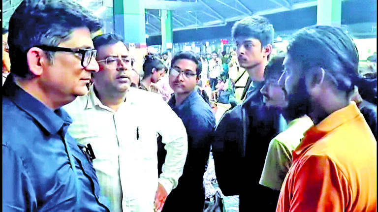 भीड़ देख डीआरएम ने देर रात चलवायी छठ स्पेशल