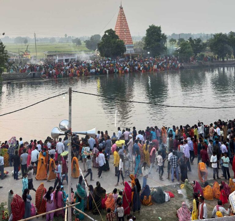 नरहट छठ घाट पर विधायक ने दिया अर्घ